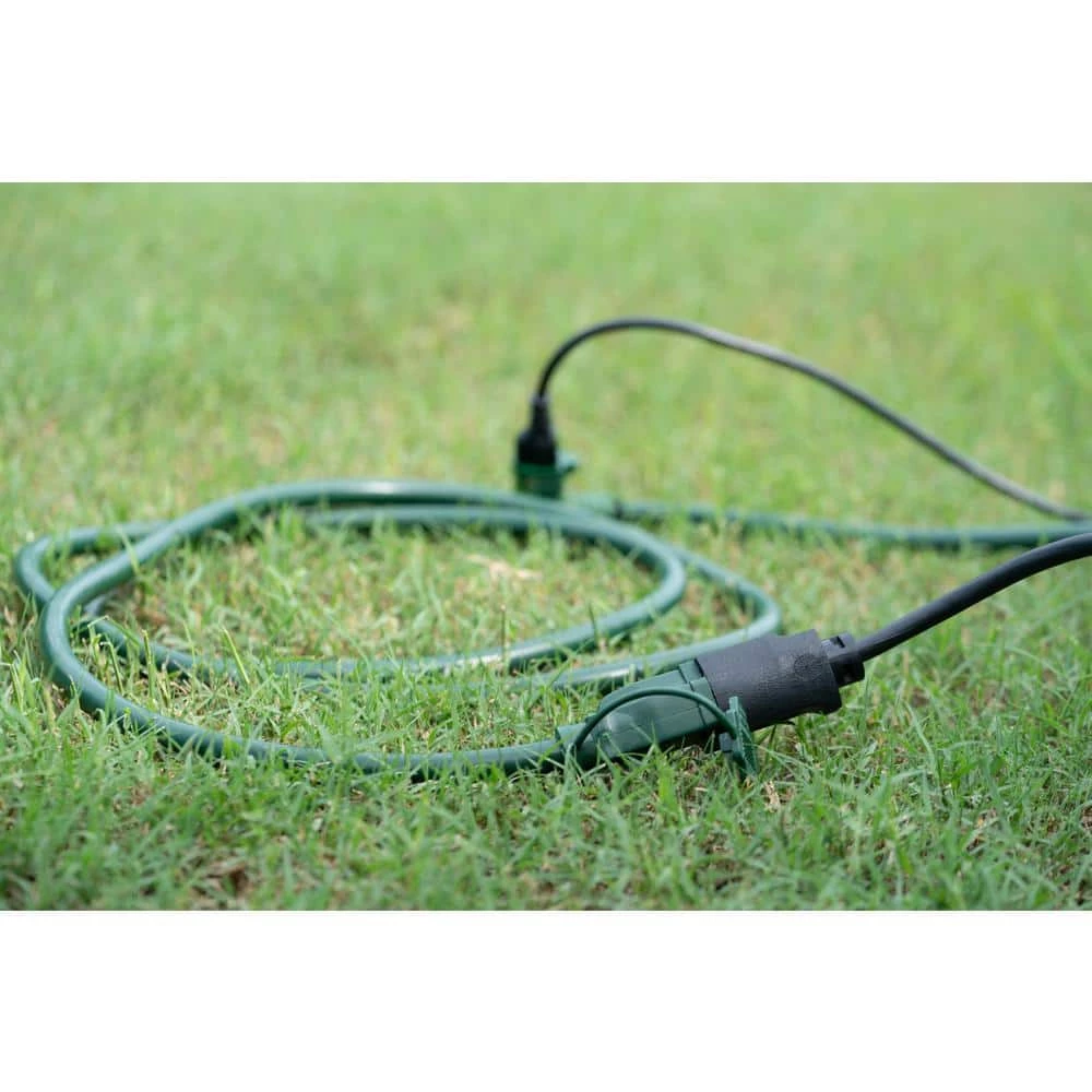 25 ft. 14/3 Multi-Outlet (3) Garden Outdoor Medium-Duty Extension Cord, Green by Woods 4 25 ft. 14/3 Multi-Outlet (3) Garden Outdoor Medium-Duty Extension Cord, Green by Woods - Image 4