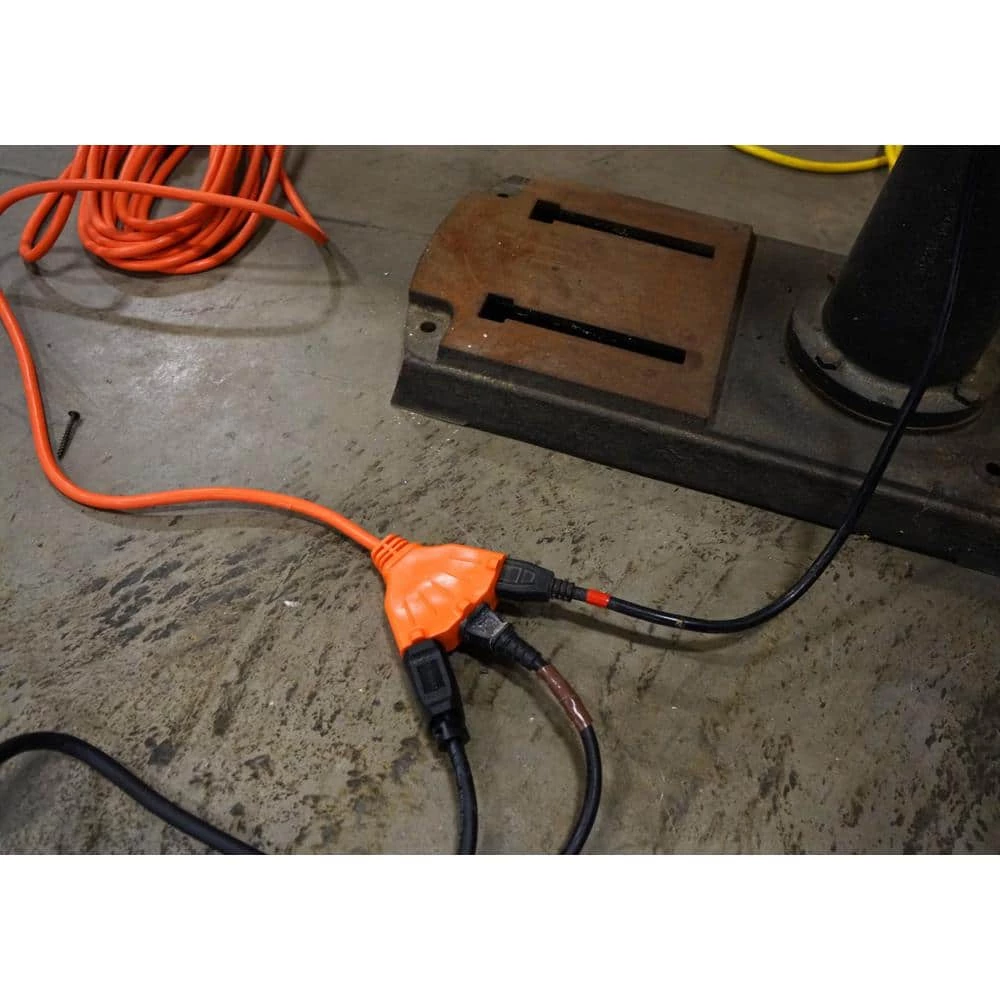 100 ft. 14/3 SJTW Multi-Outlet (3) Medium-Duty Extension Cord by Woods 4 100 ft. 14/3 SJTW Multi-Outlet (3) Medium-Duty Extension Cord by Woods - Image 4